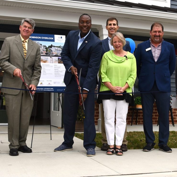 Robinson Overlook celebrates grand opening.