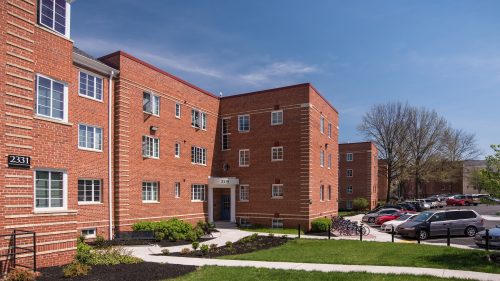 Woodbury Park at Courthouse Apartments exterior.