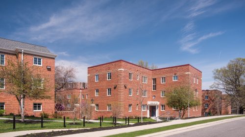 Woodbury Park at Courthouse Apartments exterior.