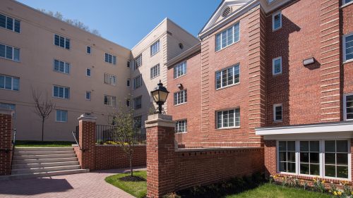 Woodbury Park at Courthouse Apartments exterior.